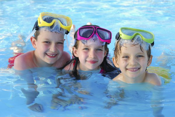 ¿El cloro de la piscina y la sal del mar afecta a nuestros dientes?
